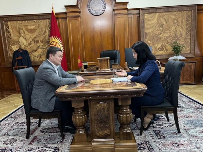 Жогорку Кеңештин Төрагасы Кыргыз Республикасынын Акыйкатчысы (Омбудсмени) Атыр Абдрахматова менен жолукту