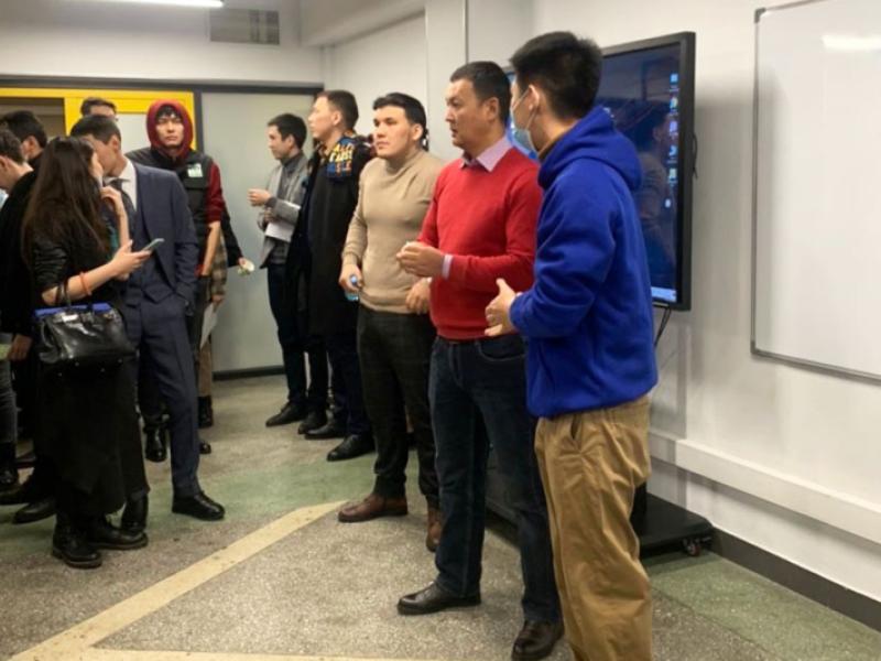 Эл аралык адам укуктары күнүнө карата жаштар арасында өткөрүлгөн дебаттык турнир