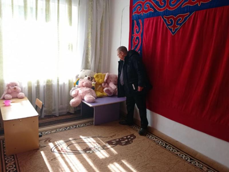 Кыргызстандын Акыйкатчысы Ак-Суу районунун жетекчилиги жана тургундары менен бир катар жолугушууларды өткөрдү