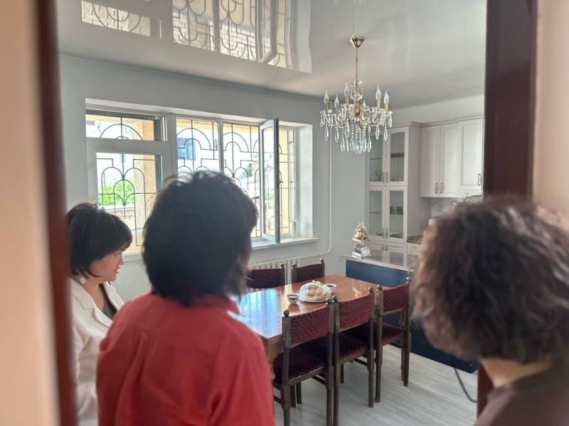 Акыйкатчы «Эне үйү» ресурстук борборунда жашап жаткан аялдардан кабар алды