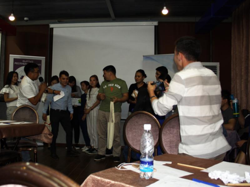 Акыйкатчы институту менен биргеликте "Кыйноолорсуз сот адилеттүүлүгү" Quiz night интеллектуалдык оюну болуп өттү