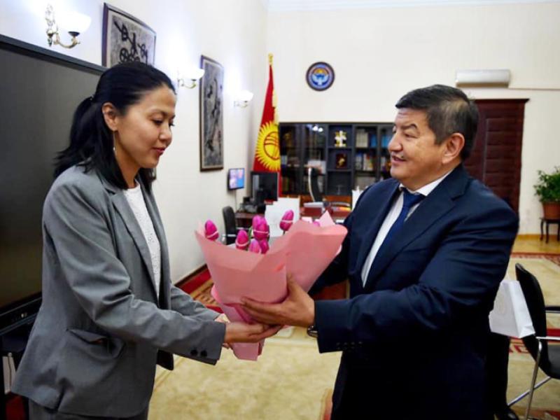 Министрлер Кабинетинин Төрагасы Кыргызстандын Акыйкатчысы Атыр Абдрахматованы кабыл алды