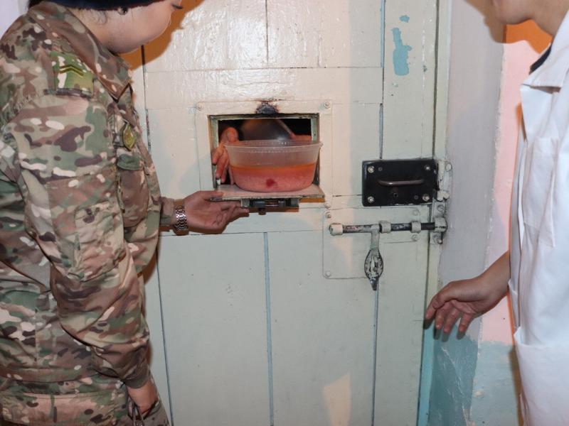 Акыйкатчы Джамиля Джаманбаева посетила СИЗО в Бишкеке