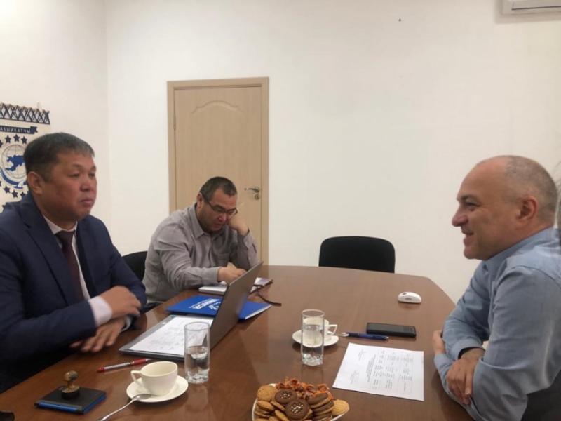 Акыйкатчынын орун басары жана БУУнун Качкындардын иштери боюнча агенттигинин улуттук кеңсесинин башчысы качкындарга биргелешип көмөк берүү жөнүндө макулдашты