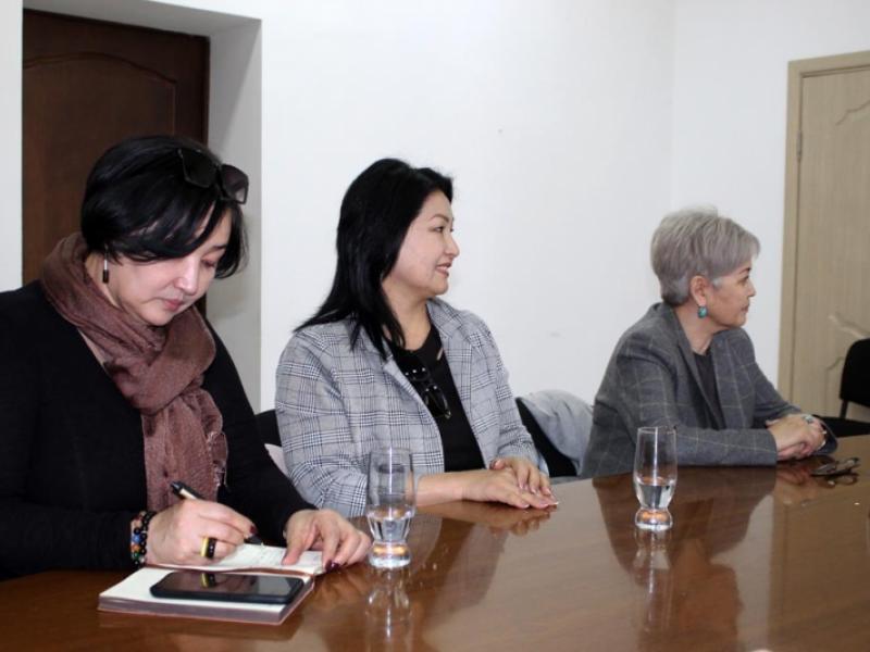 Акыйкатчы лидер айымдар менен баарлашты