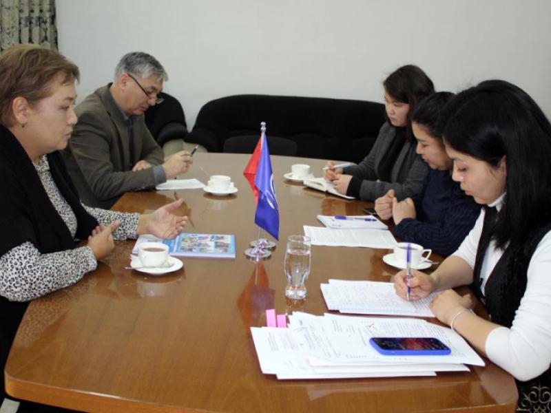 На встрече с Акыйкатчы Атыр Абдрахматовой обсуждены проблемы лиц, живущих с ВИЧ 