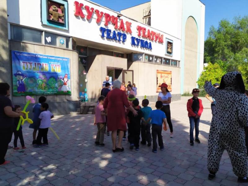 КР Акыйкатчы аппаратынын көмөгүндө реабилитациялык эки борбордун тарбиялануучуларына куурчак театрында оюн көрсөтүлдү