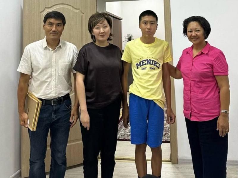 Ombudsman Dzhamilia Dzhamanbaeva held a meeting with the authors of the first books on autism in the Kyrgyz language