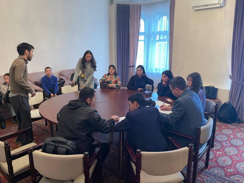 Заместитель Акыйкатчы Айчурок Назаралиева встретилась с мигрантами в Москве