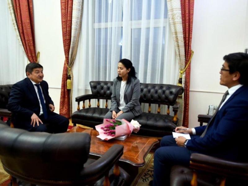 Министрлер Кабинетинин Төрагасы Кыргызстандын Акыйкатчысы Атыр Абдрахматованы кабыл алды