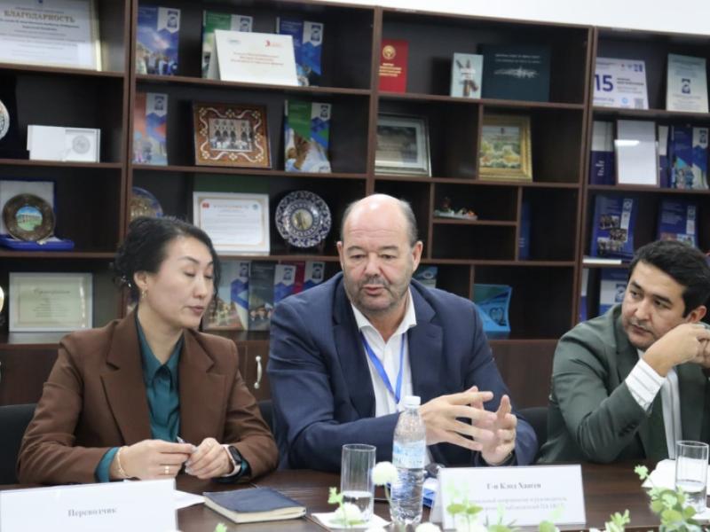 Акыйкатчы Джамиля Джаманбаева провела встречу со специальным координатором миссии наблюдателей ПА ОБСЕ