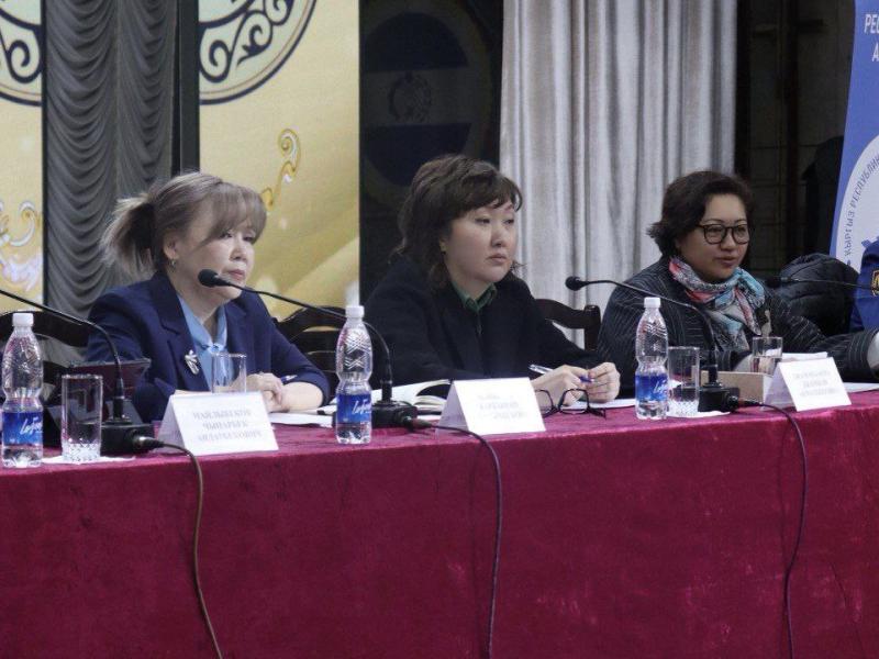 Акыйкатчы Чүй облусунун Токмок шаарында жергиликтүү тургундар менен жолугушту