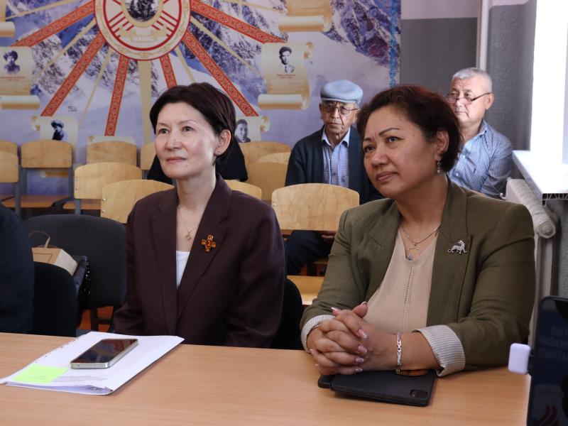 Акыйкатчы Институту абактагы өспүрүмдөргө интеллектуалдык таймаш өткөрүп, балдарды майрамы менен куттукташты 