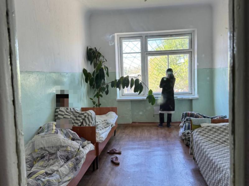 Акыйкатчы Институту Республикалык психиатриялык ооруканада бейтаптардын укуктарынын бузулушун жана системалуу көйгөйлөрдү аныктады