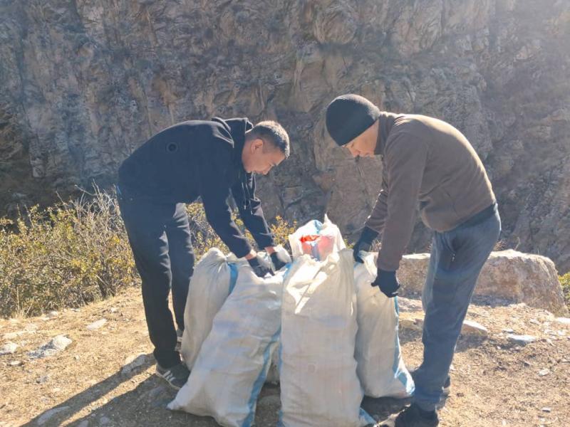 Сотрудники Института Омбудсмена провели субботник в Кой-Таше