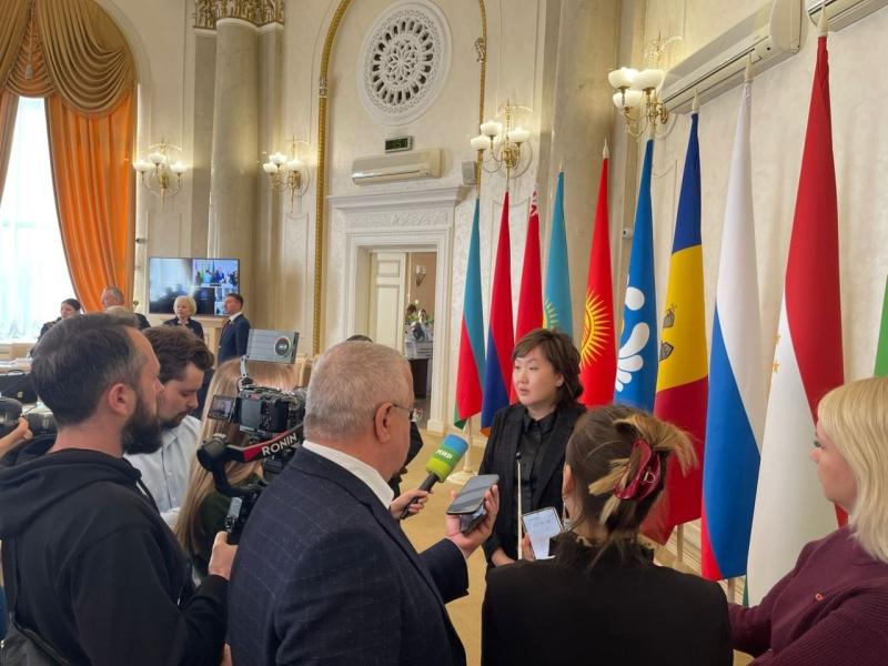 Акыйкатчы КМШнын Адам укуктары боюнча комиссиясынын VI жыйынына катышууда