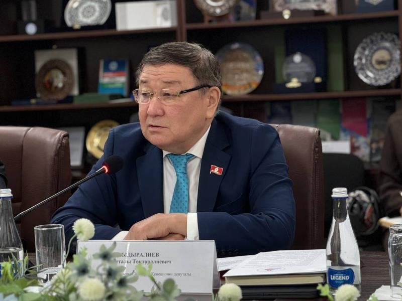 Комитет Жогорку Кенеша провел выездное заседание в Институте Акыйкатчы