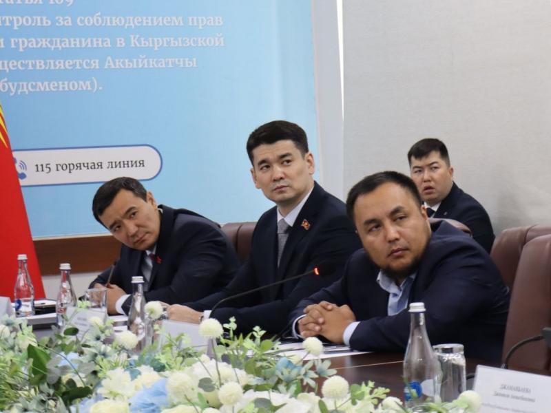 Комитет Жогорку Кенеша провел выездное заседание в Институте Акыйкатчы