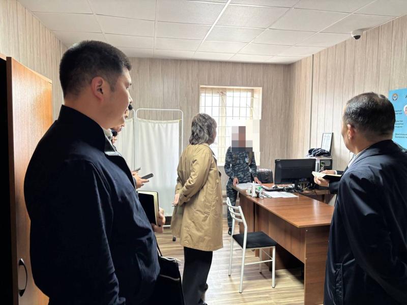 Акыйкатчы: Жабык жайларда кармоо жарандардын ар-намысын кемсинтүү же ырайымсыз мамиле менен коштолбоого тийиш