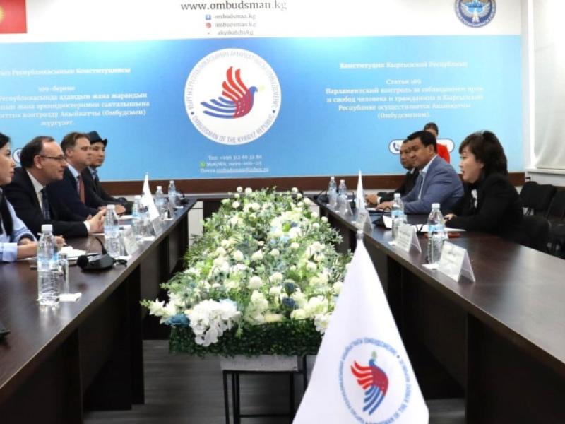 Акыйкатчы КР и глава Программного офиса ОБСЕ в Бишкеке подписали план сотрудничества