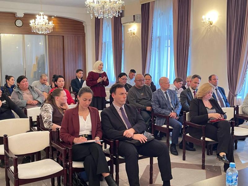 Заместитель Акыйкатчы Айчурок Назаралиева встретилась с мигрантами в Москве