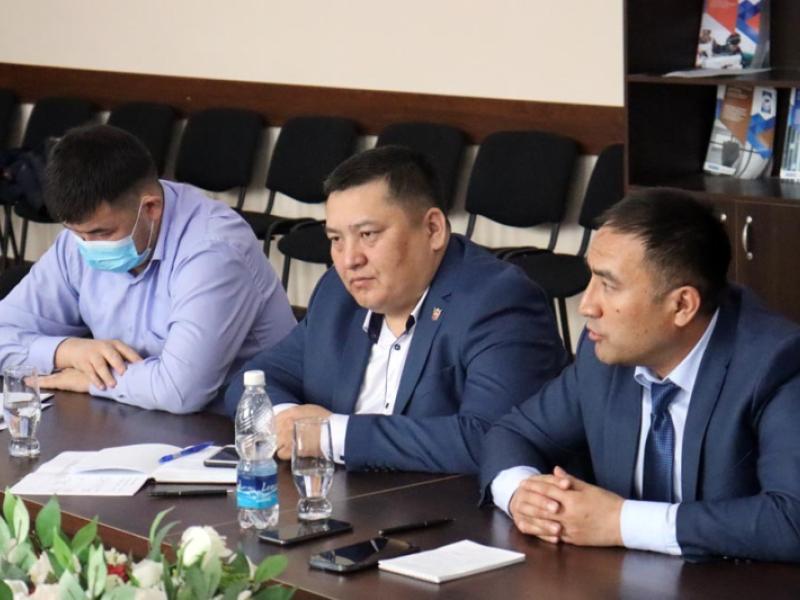 Акыйкатчы Атыр Абдрахматова укук коргоо органдары жана укук коргоо уюмдары менен Кыргызстандагы журналисттерди жана ЖМКларды колдоого байланышкан маселелерди талкуулады