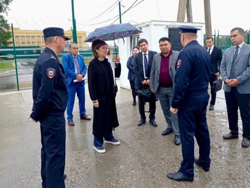 Омбудсмен КР посетила специальное учреждение МВД России в Сахарово, где временно содержатся кыргызстанцы