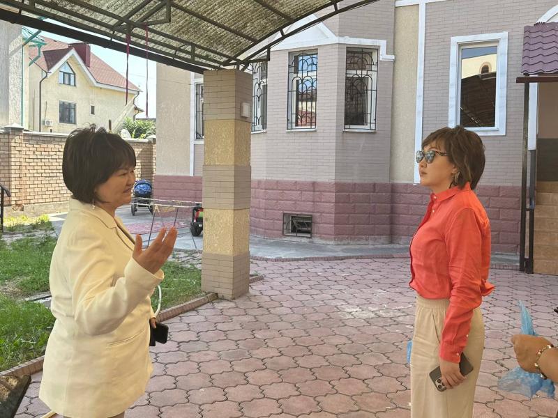 Акыйкатчы КР Джамиля Джаманбаева посетила ресурсный центр поддержки матерей и детей «Эне үйү»