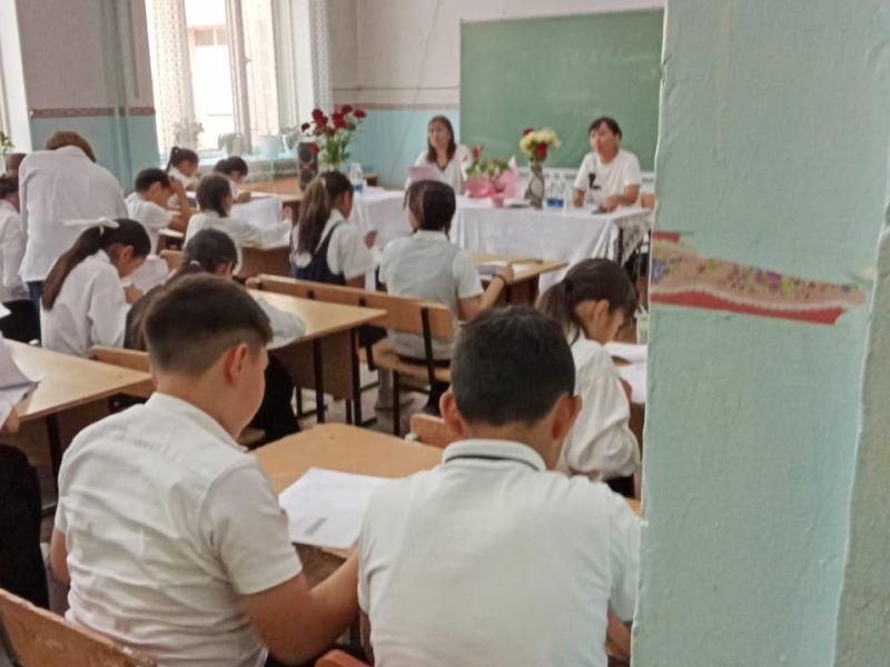 Институт Акыйкатчы проводит мониторинг переводного экзамена по кыргызскому языку в школах