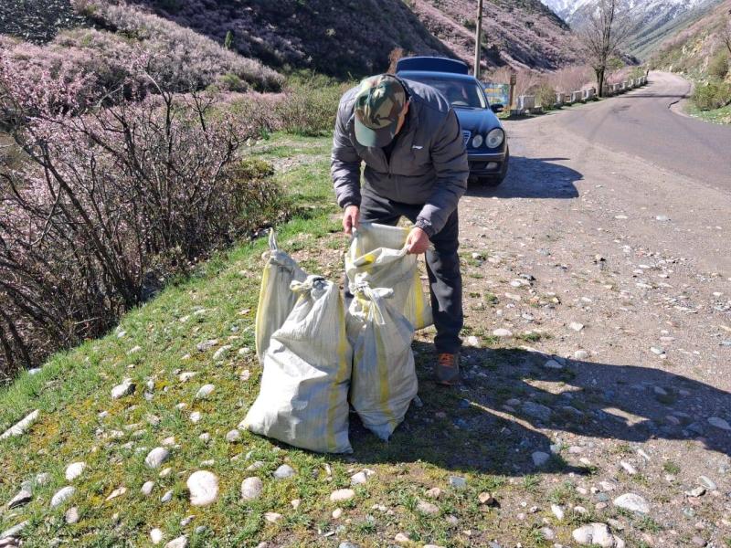 Сотрудники Института Акыйкатчы  приняли участие в общереспубликанском субботнике 
