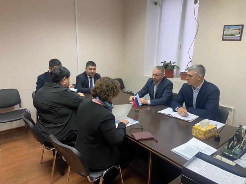 Акыйкатчынын орун басары Айчүрөк Назаралиева Москвада мигранттар менен жолугушту