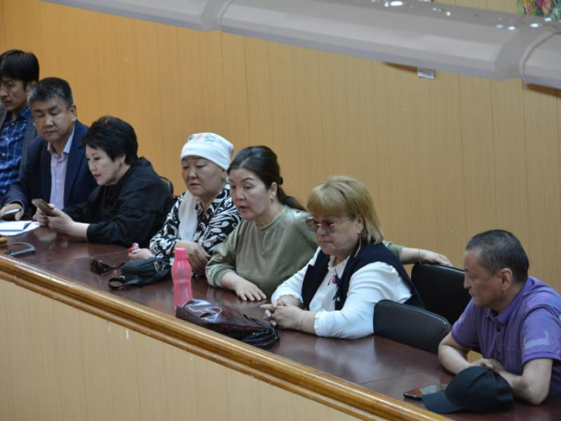 Акыйкатчы Екатеринбург шаарында эмгектенип жүргөн мекендештер менен жолукту 