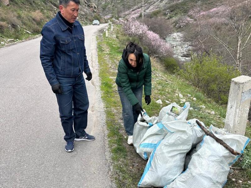 Сотрудники Института Омбудсмена провели субботник в Кой-Таше