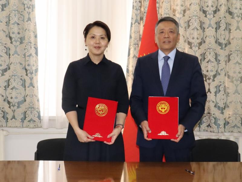 Акыйкатчы Атыр Абдрахматова жана Бизнес-омбудсмен институту Кыргызстандагы ишкерлердин укуктарын коргоодо биргелешип иш алып барат