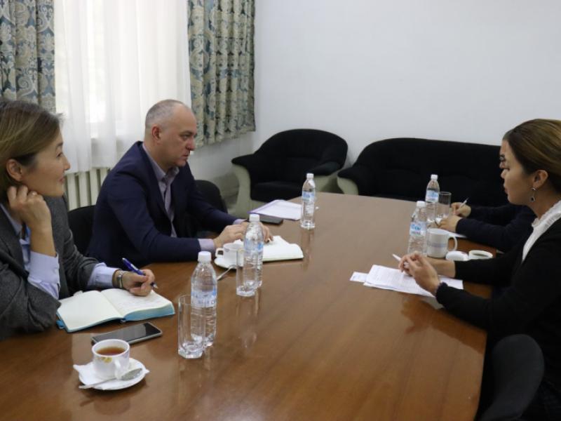 Омбудсмен Атыр Абдрахматова обсудила вопрос по ситуации в Баткене с представителем Управления Верховного комиссара ООН по делам беженцев в Центральной Азии