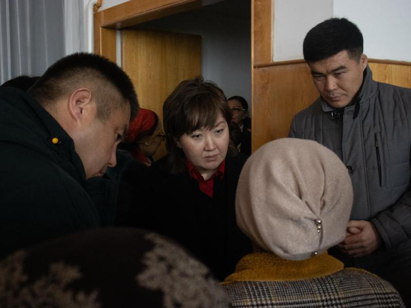 Десятки принятых заявлений и правовых консультаций: итоги поездки Акыйкатчы на Иссык-Куль