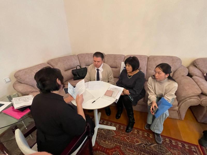 Заместитель Акыйкатчы Айчурок Назаралиева встретилась с мигрантами в Москве