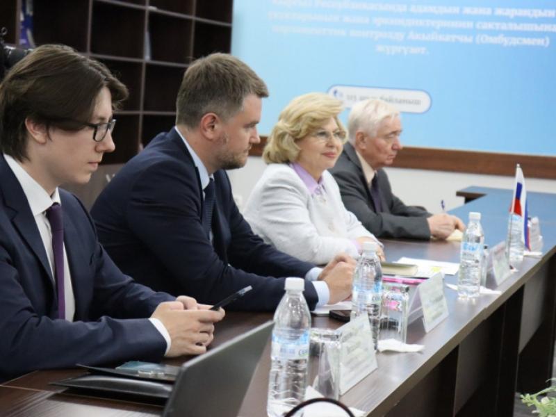 Жамиля Жаманбаева менен Татьяна Москалькова мигранттардын укугун коргоо жаатында кызматташтыкты күчөтөт