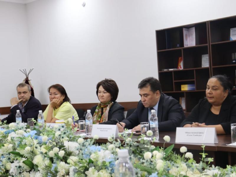 Джамиля Джаманбаева встретилась с представителями гражданского общества