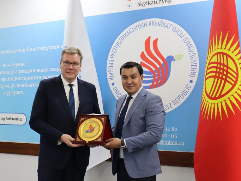 Специальный представитель председателя ОБСЕ Тери Хакала посетила офис Института Акыйкатчы