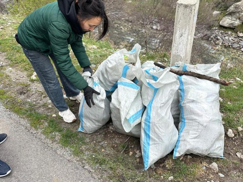 Сотрудники Института Омбудсмена провели субботник в Кой-Таше