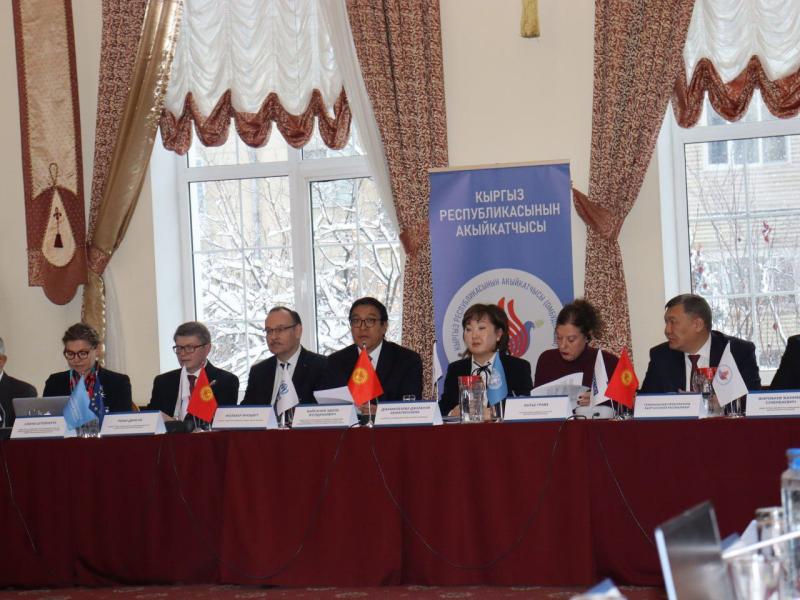 Адам укуктарын коргоонун эл аралык күнү. Кыргызстанда кыйноолордун алдын алуу системасын күчөтүү чаралары талкууланды