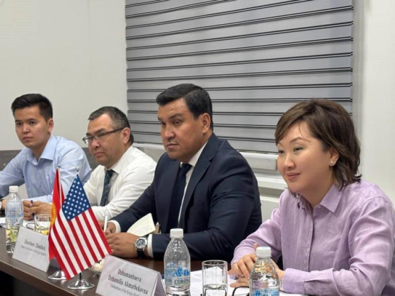 Акыйкатчы и представители Комиссии США по международной свободе вероисповедания  обсудили религиозную ситуацию в КР