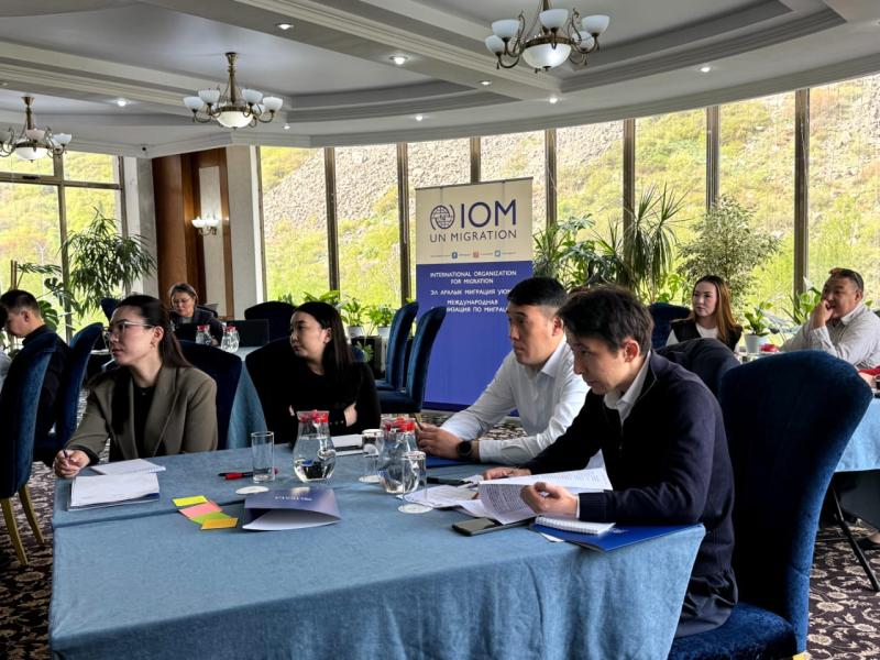 Акыйкатчы Институтунун кызматкерлери эмгек мигранттарынын укуктарын коргоо жаатында билимин жогорулатышты