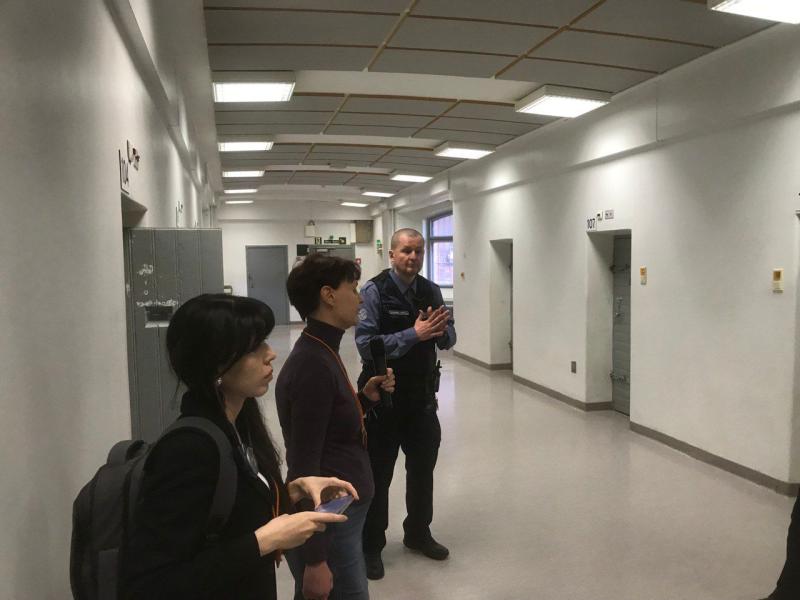 Джамиля Джаманбаева посетила тюрьму в Хельсинки