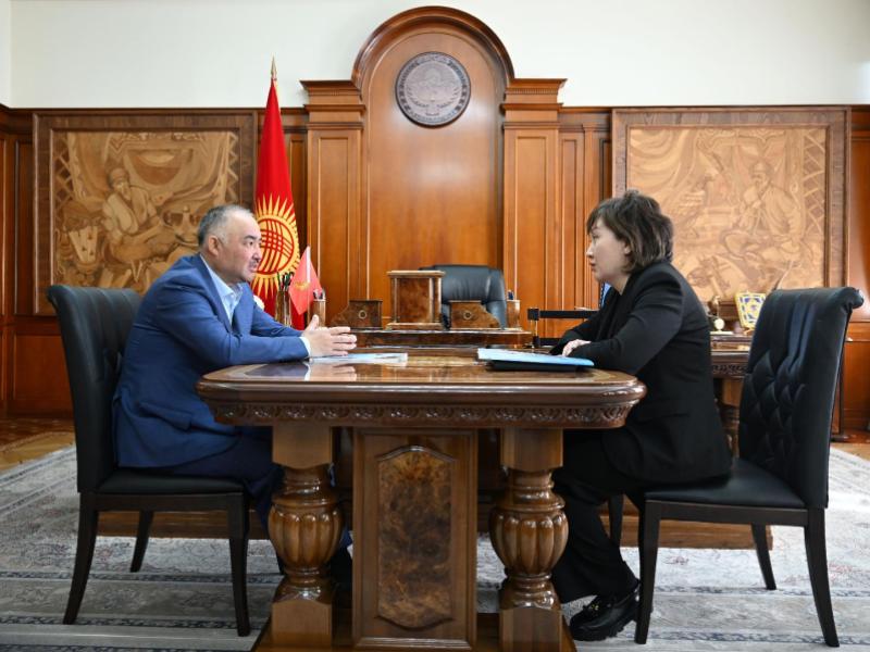 Акыйкатчы Джамиля Джаманбаева встретилась со спикером Жогорку Кенеша