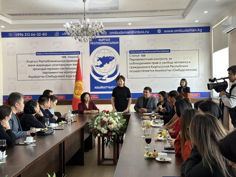 Акыйкатчы Джамиля Джаманбаева поздравляет журналистов с Днем информации и печати