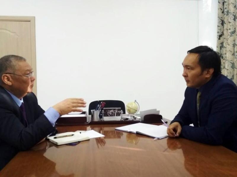 Акыйкатчы Европа Биримдиги тарабынан каржыланган “Кыргыз Республикасынында укук үстөмдүгүн бекемдөөгө көмөк көргөзүү” долбоорунун экинчи фазасынын ишке ашуусун талкуулоо боюнча Болот Исаков менен жолукту