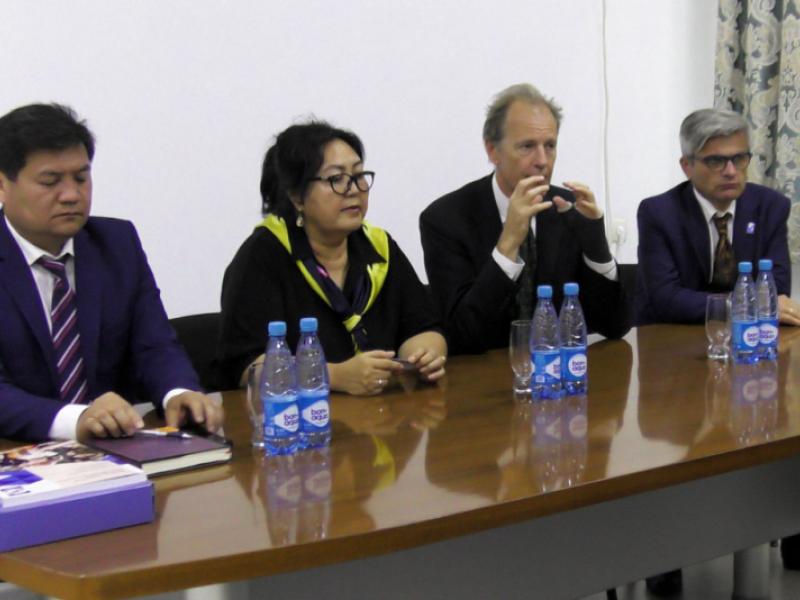 Омбудсмен КР Кубат Оторбаев встретился с Помощником Генерального Секретаря ООН по правам человека Эндрю Гилмором