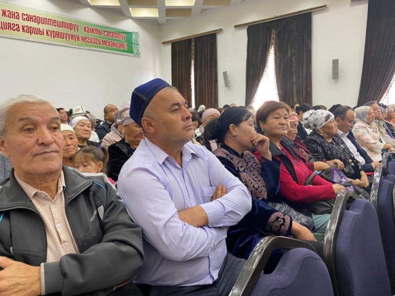 Akyikatchi Dzhamilia Dzhamanbaeva met with residents of Osh region